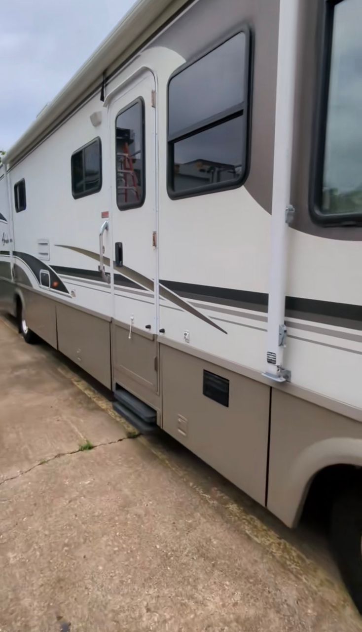 2002 Winnebago Adventurer, W22