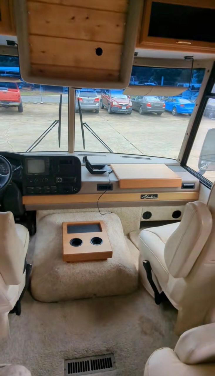 2002 Winnebago Adventurer, W22