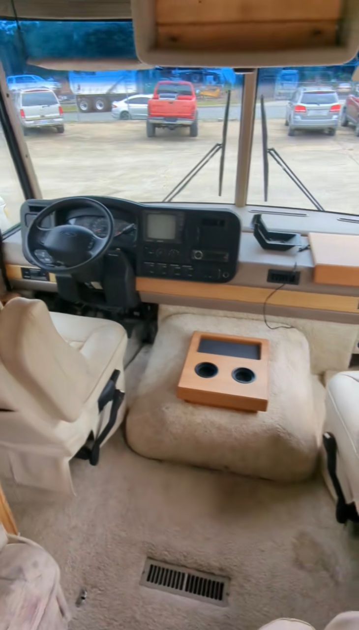 2002 Winnebago Adventurer, W22