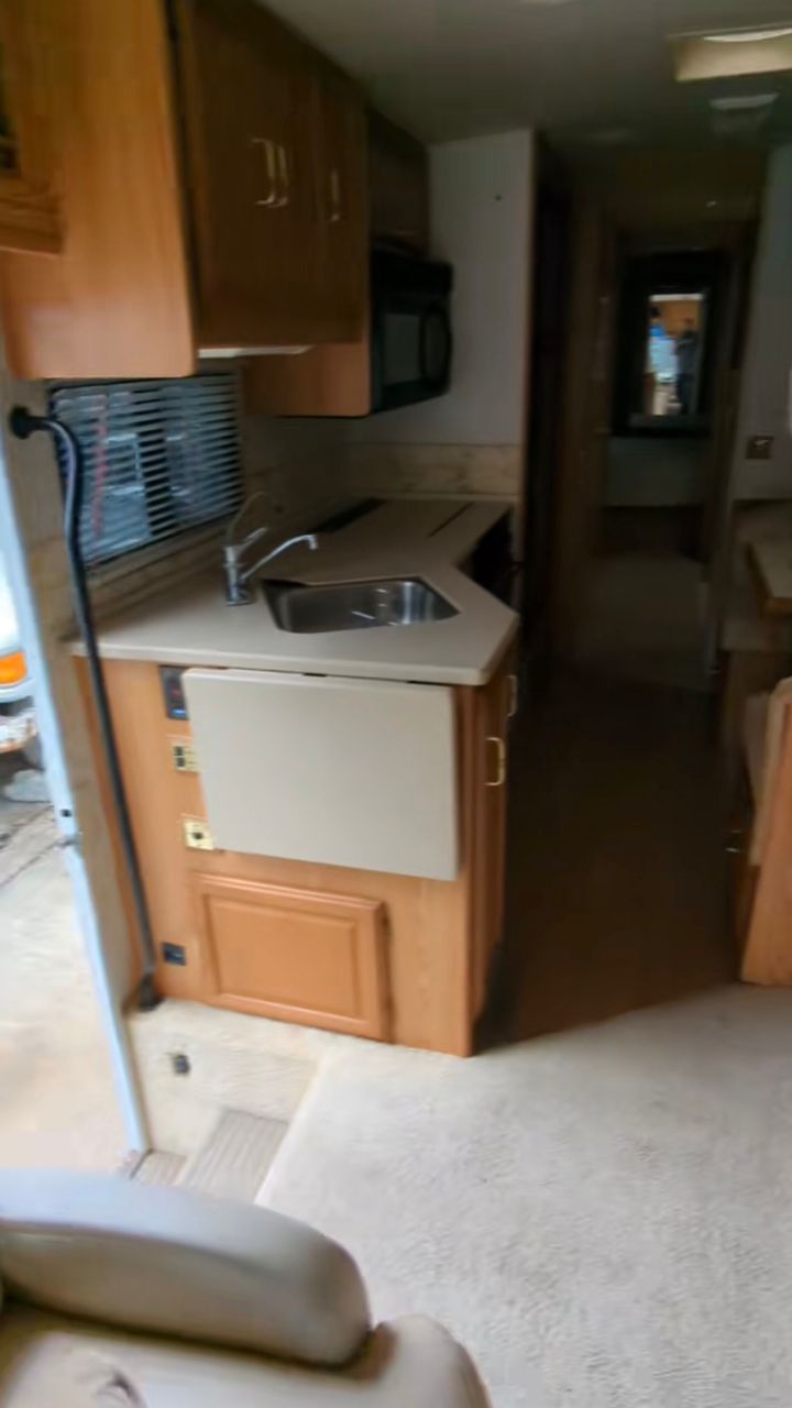 2002 Winnebago Adventurer, W22